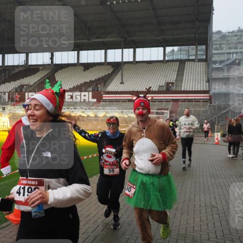 07.12.2025 - St. Pauli X-Mass-Run No. 15 Fabian Wolf http://msf.ph/oto/9416444 07.12.2025 11:09:38 Ziel 59, 66, 266, 330, 814, 971, 1084, 1157, 1463, 1477, 1579, 1582, 1641, 1851, 1870, 1945, 1974, 2042, 3151, 4190, 4191 meine-sportfotos.de