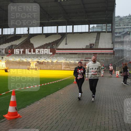 07.12.2025 - St. Pauli X-Mass-Run No. 15 Fabian Wolf http://msf.ph/oto/9416450 07.12.2025 11:09:39 Ziel 59, 66, 266, 330, 814, 971, 1084, 1157, 1463, 1477, 1579, 1582, 1641, 1851, 1870, 1945, 1974, 2042, 3151, 4190, 4191 meine-sportfotos.de