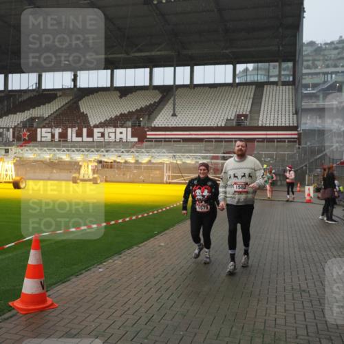 07.12.2025 - St. Pauli X-Mass-Run No. 15 Fabian Wolf http://msf.ph/oto/9416451 07.12.2025 11:09:39 Ziel 59, 66, 266, 330, 814, 971, 1084, 1157, 1463, 1477, 1579, 1582, 1641, 1851, 1870, 1945, 1974, 2042, 3151, 4190, 4191 meine-sportfotos.de