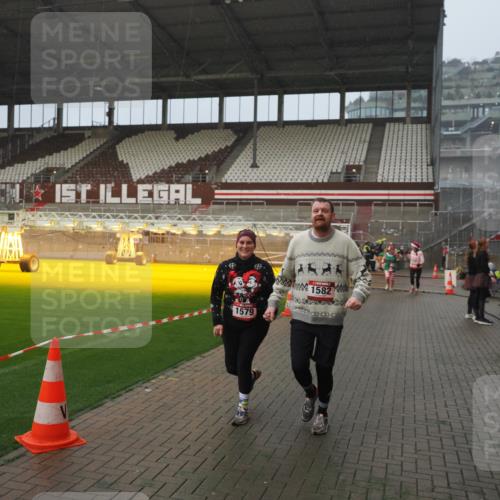 07.12.2025 - St. Pauli X-Mass-Run No. 15 Fabian Wolf http://msf.ph/oto/9416454 07.12.2025 11:09:40 Ziel 59, 66, 266, 330, 814, 971, 1084, 1157, 1463, 1579, 1582, 1851, 1870, 1945, 1974, 2042, 3151, 4190, 4191 meine-sportfotos.de