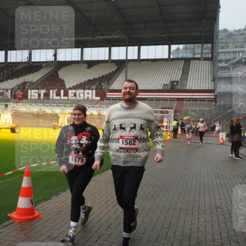 07.12.2025 - St. Pauli X-Mass-Run No. 15 Fabian Wolf http://msf.ph/oto/9416457 07.12.2025 11:09:40 Ziel 59, 66, 266, 330, 814, 971, 1084, 1157, 1463, 1579, 1582, 1851, 1870, 1945, 1974, 2042, 3151, 4190, 4191 meine-sportfotos.de