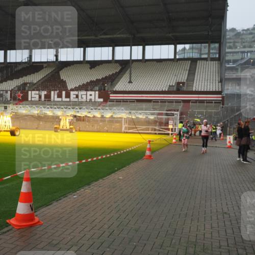 07.12.2025 - St. Pauli X-Mass-Run No. 15 Fabian Wolf http://msf.ph/oto/9416462 07.12.2025 11:09:41 Ziel 59, 66, 266, 330, 814, 971, 1084, 1157, 1579, 1582, 1851, 1870, 1945, 1974, 2042, 3151, 4190, 4191 meine-sportfotos.de