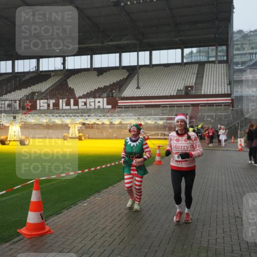 07.12.2025 - St. Pauli X-Mass-Run No. 15 Fabian Wolf http://msf.ph/oto/9416469 07.12.2025 11:09:46 Ziel 59, 66, 330, 696, 737, 814, 863, 1157, 1163, 1579, 1582, 4190, 4191 meine-sportfotos.de