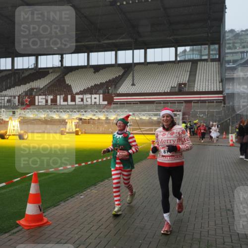 07.12.2025 - St. Pauli X-Mass-Run No. 15 Fabian Wolf http://msf.ph/oto/9416470 07.12.2025 11:09:46 Ziel 59, 66, 330, 696, 737, 814, 863, 1157, 1163, 1579, 1582, 4190, 4191 meine-sportfotos.de