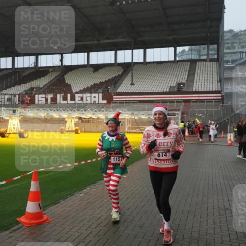 07.12.2025 - St. Pauli X-Mass-Run No. 15 Fabian Wolf http://msf.ph/oto/9416471 07.12.2025 11:09:46 Ziel 59, 66, 330, 696, 737, 814, 863, 1157, 1163, 1579, 1582, 4190, 4191 meine-sportfotos.de