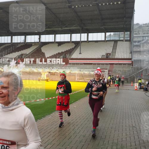 07.12.2025 - St. Pauli X-Mass-Run No. 15 Fabian Wolf http://msf.ph/oto/9416484 07.12.2025 11:09:54 Ziel 696, 720, 737, 755, 814, 863, 1157, 1163 meine-sportfotos.de
