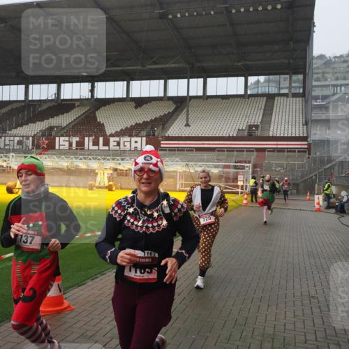 07.12.2025 - St. Pauli X-Mass-Run No. 15 Fabian Wolf http://msf.ph/oto/9416488 07.12.2025 11:09:55 Ziel 696, 720, 737, 753, 755, 814, 863, 1157, 1163 meine-sportfotos.de