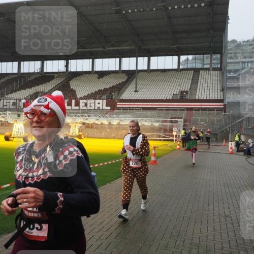 07.12.2025 - St. Pauli X-Mass-Run No. 15 Fabian Wolf http://msf.ph/oto/9416489 07.12.2025 11:09:55 Ziel 696, 720, 737, 753, 755, 814, 863, 1157, 1163 meine-sportfotos.de