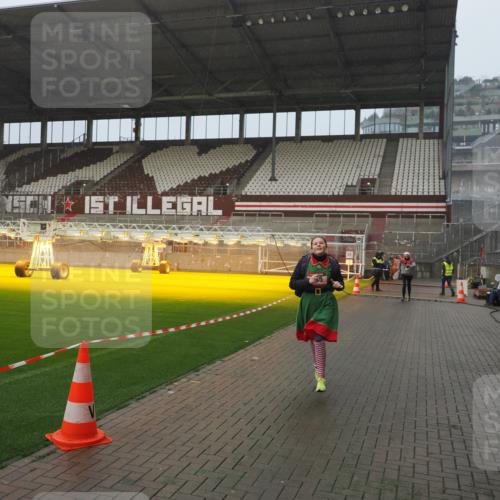 07.12.2025 - St. Pauli X-Mass-Run No. 15 Fabian Wolf http://msf.ph/oto/9416496 07.12.2025 11:09:57 Ziel 696, 720, 737, 753, 755, 814, 863, 1157, 1163 meine-sportfotos.de
