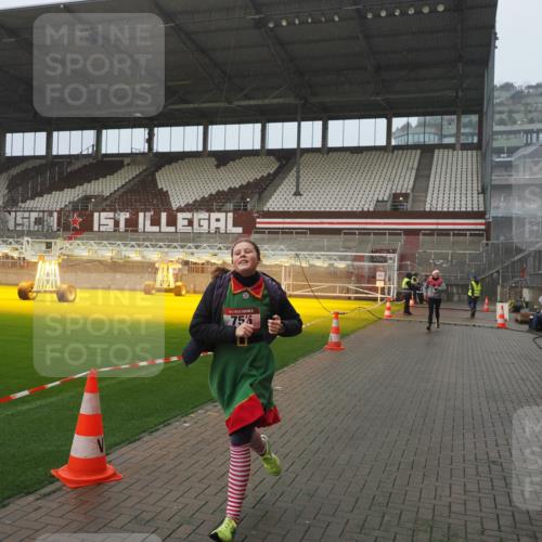 07.12.2025 - St. Pauli X-Mass-Run No. 15 Fabian Wolf http://msf.ph/oto/9416500 07.12.2025 11:09:58 Ziel 696, 720, 737, 753, 755, 863, 1163 meine-sportfotos.de