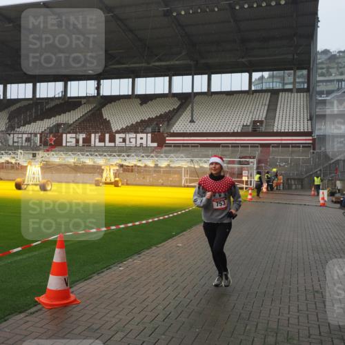 07.12.2025 - St. Pauli X-Mass-Run No. 15 Fabian Wolf http://msf.ph/oto/9416503 07.12.2025 11:10:03 Ziel 696, 720, 737, 753, 755, 863, 1163 meine-sportfotos.de