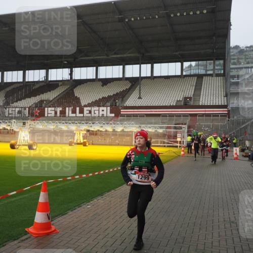 07.12.2025 - St. Pauli X-Mass-Run No. 15 Fabian Wolf http://msf.ph/oto/9416509 07.12.2025 11:10:17 Ziel 42, 53, 980, 1298, 1299, 1697, 2371 meine-sportfotos.de