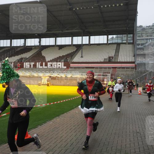 07.12.2025 - St. Pauli X-Mass-Run No. 15 Fabian Wolf http://msf.ph/oto/9416519 07.12.2025 11:10:22 Ziel 42, 53, 980, 1298, 1299, 1398, 1694, 1697, 1739, 1740, 2371 meine-sportfotos.de