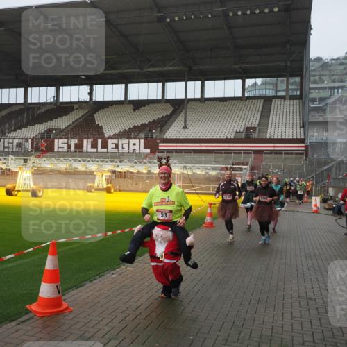 07.12.2025 - St. Pauli X-Mass-Run No. 15 Fabian Wolf http://msf.ph/oto/9416535 07.12.2025 11:10:25 Ziel 42, 53, 980, 1298, 1299, 1398, 1694, 1697, 1739, 1740, 2371 meine-sportfotos.de