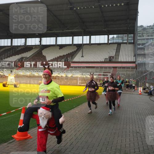 07.12.2025 - St. Pauli X-Mass-Run No. 15 Fabian Wolf http://msf.ph/oto/9416538 07.12.2025 11:10:26 Ziel 30, 31, 42, 49, 53, 134, 980, 1298, 1299, 1398, 1692, 1694, 1697, 1739, 1740, 2371 meine-sportfotos.de