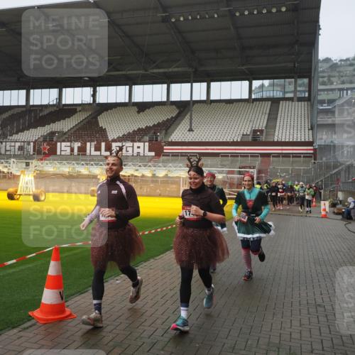 07.12.2025 - St. Pauli X-Mass-Run No. 15 Fabian Wolf http://msf.ph/oto/9416543 07.12.2025 11:10:27 Ziel 30, 31, 42, 49, 53, 134, 980, 1298, 1299, 1398, 1692, 1694, 1697, 1739, 1740, 2371 meine-sportfotos.de
