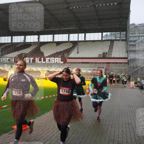 07.12.2025 - St. Pauli X-Mass-Run No. 15 Fabian Wolf http://msf.ph/oto/9416545 07.12.2025 11:10:27 Ziel 30, 31, 42, 49, 53, 134, 980, 1298, 1299, 1398, 1692, 1694, 1697, 1739, 1740, 2371 meine-sportfotos.de