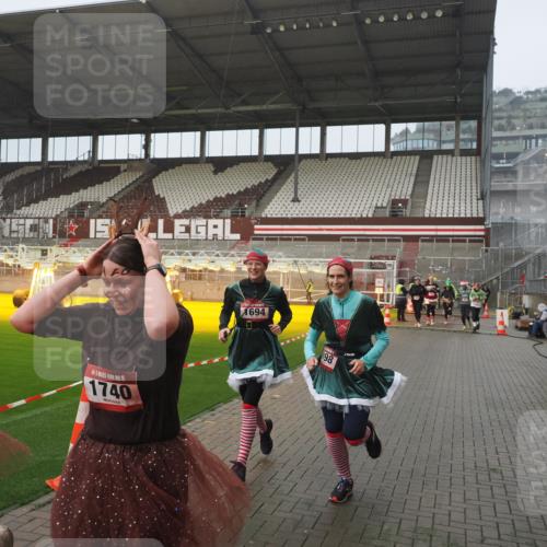 07.12.2025 - St. Pauli X-Mass-Run No. 15 Fabian Wolf http://msf.ph/oto/9416547 07.12.2025 11:10:28 Ziel 30, 31, 42, 49, 53, 134, 980, 1298, 1299, 1398, 1692, 1694, 1697, 1739, 1740, 2371 meine-sportfotos.de