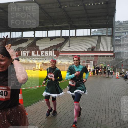 07.12.2025 - St. Pauli X-Mass-Run No. 15 Fabian Wolf http://msf.ph/oto/9416548 07.12.2025 11:10:28 Ziel 30, 31, 42, 49, 53, 134, 980, 1298, 1299, 1398, 1692, 1694, 1697, 1739, 1740, 2371 meine-sportfotos.de