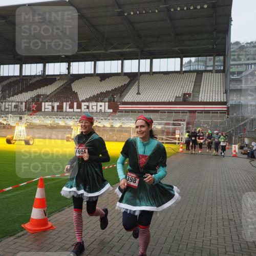 07.12.2025 - St. Pauli X-Mass-Run No. 15 Fabian Wolf http://msf.ph/oto/9416549 07.12.2025 11:10:28 Ziel 30, 31, 42, 49, 53, 134, 980, 1298, 1299, 1398, 1692, 1694, 1697, 1739, 1740, 2371 meine-sportfotos.de