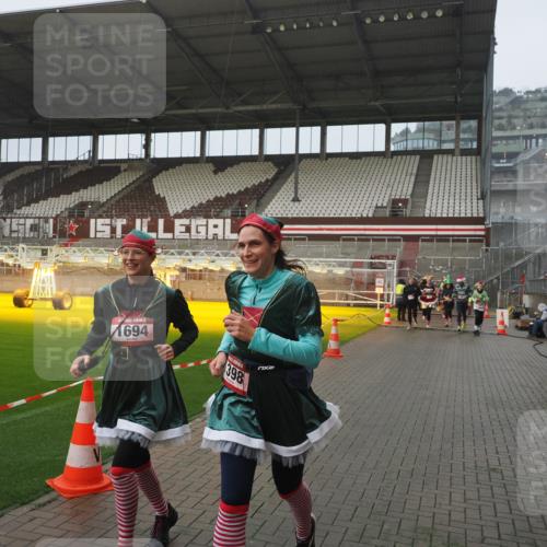 07.12.2025 - St. Pauli X-Mass-Run No. 15 Fabian Wolf http://msf.ph/oto/9416550 07.12.2025 11:10:28 Ziel 30, 31, 42, 49, 53, 134, 980, 1298, 1299, 1398, 1692, 1694, 1697, 1739, 1740, 2371 meine-sportfotos.de