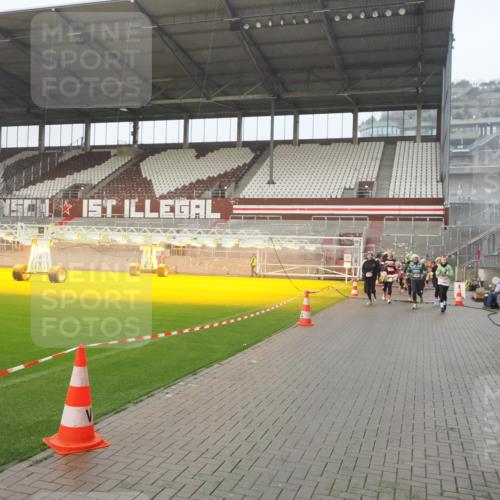 07.12.2025 - St. Pauli X-Mass-Run No. 15 Fabian Wolf http://msf.ph/oto/9416554 07.12.2025 11:10:29 Ziel 30, 31, 42, 49, 53, 122, 134, 980, 1298, 1299, 1398, 1692, 1694, 1697, 1739, 1740, 2371, 3124, 3136 meine-sportfotos.de