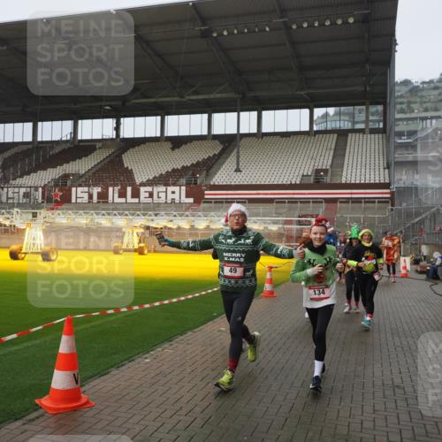 07.12.2025 - St. Pauli X-Mass-Run No. 15 Fabian Wolf http://msf.ph/oto/9416560 07.12.2025 11:10:34 Ziel 29, 30, 31, 42, 49, 53, 122, 134, 745, 980, 1064, 1066, 1298, 1380, 1398, 1692, 1694, 1697, 1739, 1740, 3124, 3136 meine-sportfotos.de