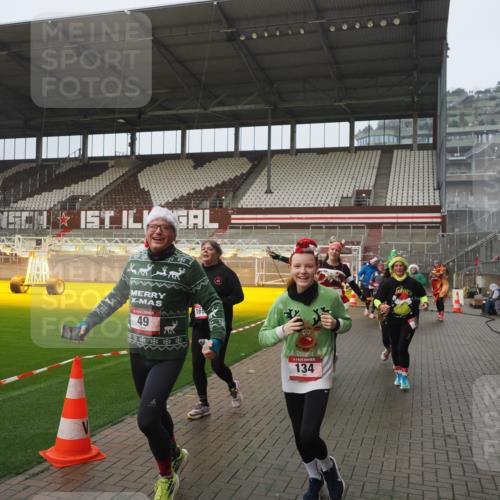 07.12.2025 - St. Pauli X-Mass-Run No. 15 Fabian Wolf http://msf.ph/oto/9416563 07.12.2025 11:10:34 Ziel 29, 30, 31, 42, 49, 53, 122, 134, 745, 980, 1064, 1066, 1298, 1380, 1398, 1692, 1694, 1697, 1739, 1740, 3124, 3136 meine-sportfotos.de