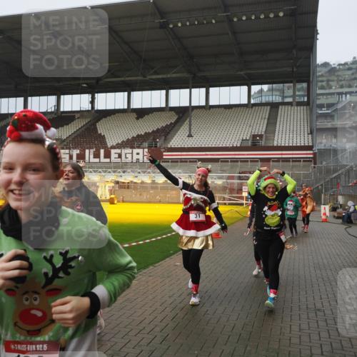 07.12.2025 - St. Pauli X-Mass-Run No. 15 Fabian Wolf http://msf.ph/oto/9416567 07.12.2025 11:10:35 Ziel 29, 30, 31, 42, 49, 53, 122, 134, 745, 980, 1064, 1066, 1298, 1380, 1398, 1692, 1694, 1697, 1739, 1740, 3124, 3136 meine-sportfotos.de