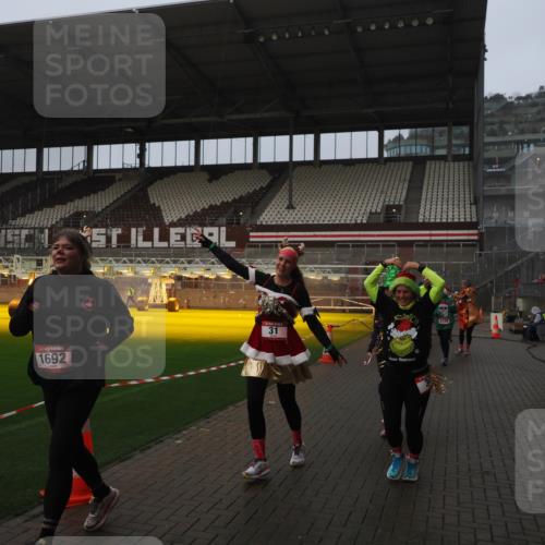07.12.2025 - St. Pauli X-Mass-Run No. 15 Fabian Wolf http://msf.ph/oto/9416568 07.12.2025 11:10:35 Ziel 29, 30, 31, 42, 49, 53, 122, 134, 745, 980, 1064, 1066, 1298, 1380, 1398, 1692, 1694, 1697, 1739, 1740, 3124, 3136 meine-sportfotos.de