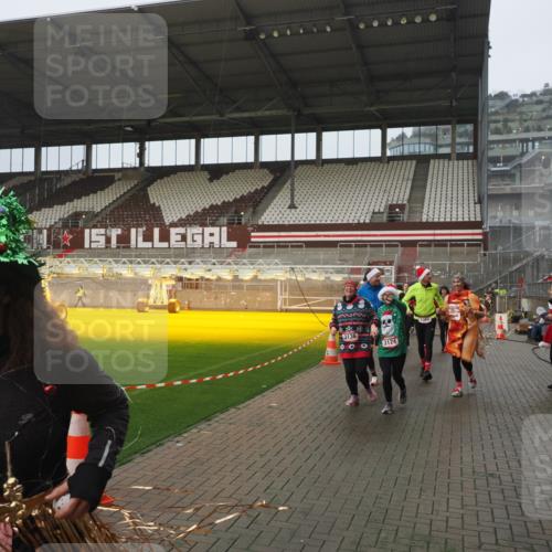07.12.2025 - St. Pauli X-Mass-Run No. 15 Fabian Wolf http://msf.ph/oto/9416580 07.12.2025 11:10:38 Ziel 29, 30, 31, 49, 122, 134, 745, 1064, 1066, 1380, 1398, 1626, 1692, 1694, 1739, 1740, 3124, 3136 meine-sportfotos.de