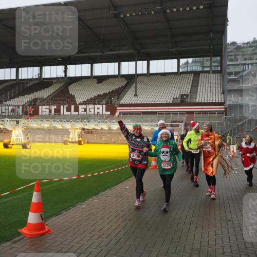 07.12.2025 - St. Pauli X-Mass-Run No. 15 Fabian Wolf http://msf.ph/oto/9416584 07.12.2025 11:10:39 Ziel 29, 30, 31, 49, 122, 134, 745, 1064, 1066, 1380, 1398, 1584, 1626, 1692, 1694, 1739, 1740, 3124, 3136, 4574 meine-sportfotos.de
