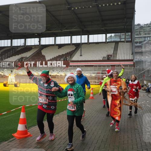 07.12.2025 - St. Pauli X-Mass-Run No. 15 Fabian Wolf http://msf.ph/oto/9416589 07.12.2025 11:10:40 Ziel 29, 30, 31, 49, 122, 134, 745, 1064, 1066, 1380, 1398, 1584, 1626, 1692, 1694, 3124, 3136, 4574 meine-sportfotos.de