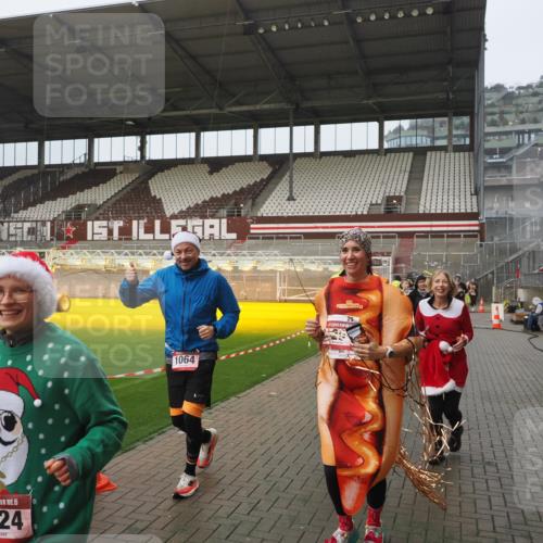 07.12.2025 - St. Pauli X-Mass-Run No. 15 Fabian Wolf http://msf.ph/oto/9416593 07.12.2025 11:10:41 Ziel 29, 30, 31, 49, 122, 134, 745, 1064, 1066, 1380, 1584, 1626, 1692, 3124, 3136, 4574 meine-sportfotos.de