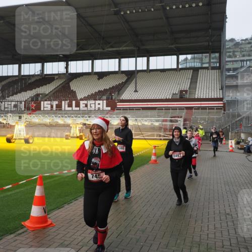 07.12.2025 - St. Pauli X-Mass-Run No. 15 Fabian Wolf http://msf.ph/oto/9416602 07.12.2025 11:10:43 Ziel 29, 30, 31, 49, 122, 134, 745, 1064, 1066, 1380, 1400, 1402, 1584, 1626, 1692, 3124, 3136, 4574 meine-sportfotos.de