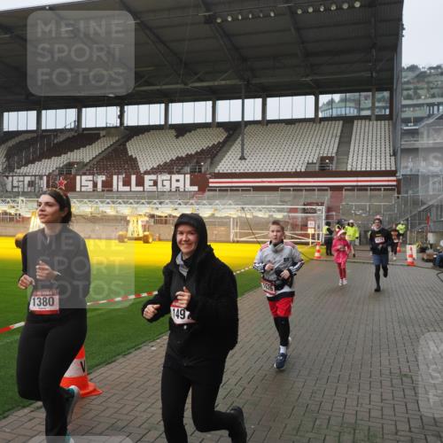 07.12.2025 - St. Pauli X-Mass-Run No. 15 Fabian Wolf http://msf.ph/oto/9416609 07.12.2025 11:10:44 Ziel 29, 30, 31, 49, 122, 134, 745, 1064, 1066, 1380, 1400, 1402, 1584, 1626, 1692, 3124, 3136, 4574 meine-sportfotos.de