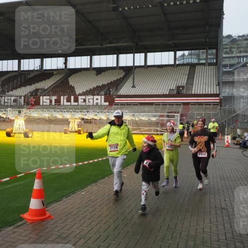 07.12.2025 - St. Pauli X-Mass-Run No. 15 Fabian Wolf http://msf.ph/oto/9416624 07.12.2025 11:10:49 Ziel 29, 122, 745, 1064, 1066, 1380, 1400, 1402, 1584, 1626, 2616, 3124, 3136, 4574 meine-sportfotos.de