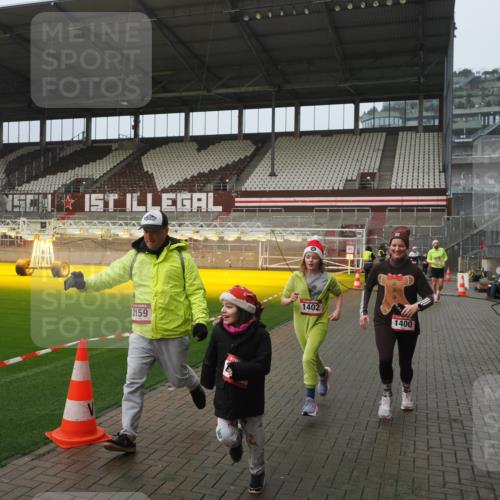 07.12.2025 - St. Pauli X-Mass-Run No. 15 Fabian Wolf http://msf.ph/oto/9416626 07.12.2025 11:10:50 Ziel 29, 745, 1064, 1066, 1380, 1400, 1402, 1584, 1626, 2616, 4574 meine-sportfotos.de
