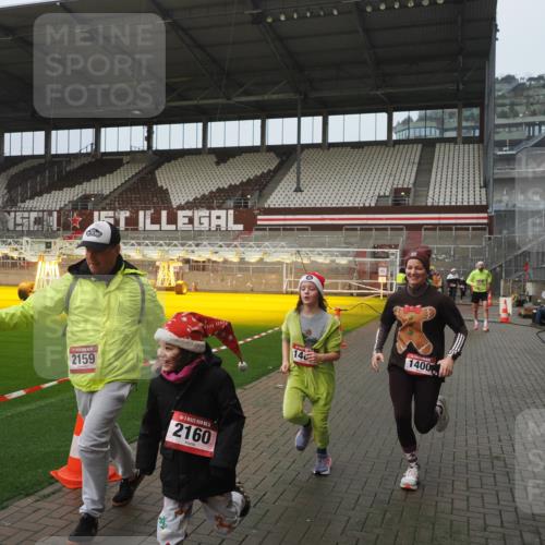 07.12.2025 - St. Pauli X-Mass-Run No. 15 Fabian Wolf http://msf.ph/oto/9416627 07.12.2025 11:10:50 Ziel 29, 745, 1064, 1066, 1380, 1400, 1402, 1584, 1626, 2616, 4574 meine-sportfotos.de