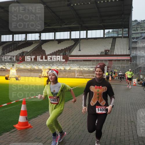 07.12.2025 - St. Pauli X-Mass-Run No. 15 Fabian Wolf http://msf.ph/oto/9416629 07.12.2025 11:10:50 Ziel 29, 745, 1064, 1066, 1380, 1400, 1402, 1584, 1626, 2616, 4574 meine-sportfotos.de