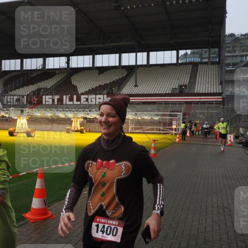 07.12.2025 - St. Pauli X-Mass-Run No. 15 Fabian Wolf http://msf.ph/oto/9416631 07.12.2025 11:10:51 Ziel 667, 669, 745, 1380, 1400, 1402, 1584, 1626, 2616, 4574 meine-sportfotos.de