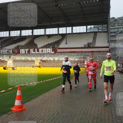 07.12.2025 - St. Pauli X-Mass-Run No. 15 Fabian Wolf http://msf.ph/oto/9416637 07.12.2025 11:10:58 Ziel 48, 660, 667, 669, 1400, 1402, 1584, 2616, 4574 meine-sportfotos.de