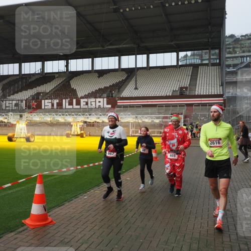 07.12.2025 - St. Pauli X-Mass-Run No. 15 Fabian Wolf http://msf.ph/oto/9416640 07.12.2025 11:10:59 Ziel 48, 660, 667, 669, 1400, 1402, 1584, 2616, 4574 meine-sportfotos.de