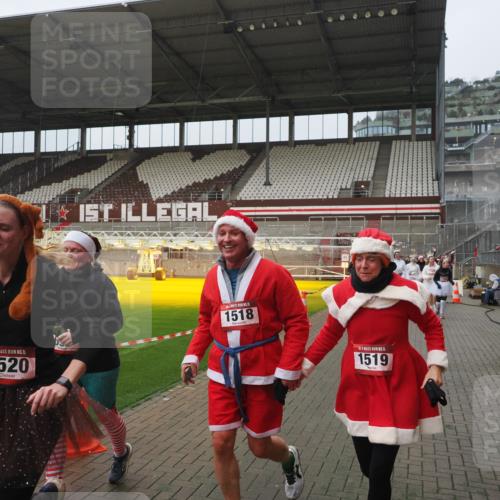 07.12.2025 - St. Pauli X-Mass-Run No. 15 Fabian Wolf http://msf.ph/oto/9416662 07.12.2025 11:11:12 Ziel 48, 411, 660, 697, 698, 777, 787, 788, 812, 815, 817, 832, 841, 909, 1145, 1146, 1147, 1518, 1519, 1557, 1565, 1568, 1619, 1707, 2258, 2742, 4801, 4813 meine-sportfotos.de