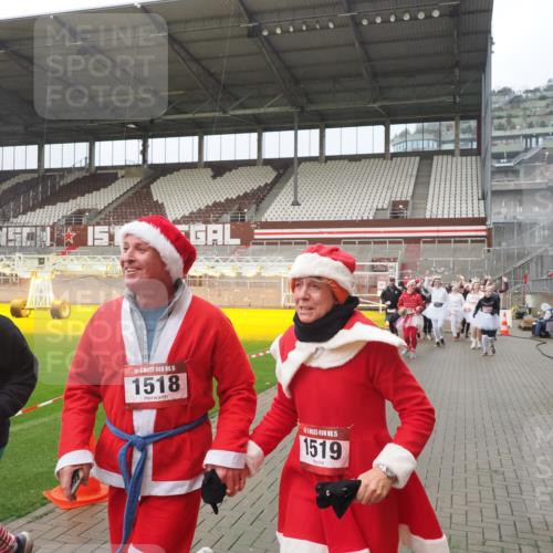 07.12.2025 - St. Pauli X-Mass-Run No. 15 Fabian Wolf http://msf.ph/oto/9416664 07.12.2025 11:11:13 Ziel 48, 411, 660, 697, 698, 777, 787, 788, 812, 815, 817, 832, 841, 909, 1145, 1146, 1147, 1518, 1519, 1557, 1565, 1568, 1619, 1707, 2258, 2742, 4801, 4813 meine-sportfotos.de