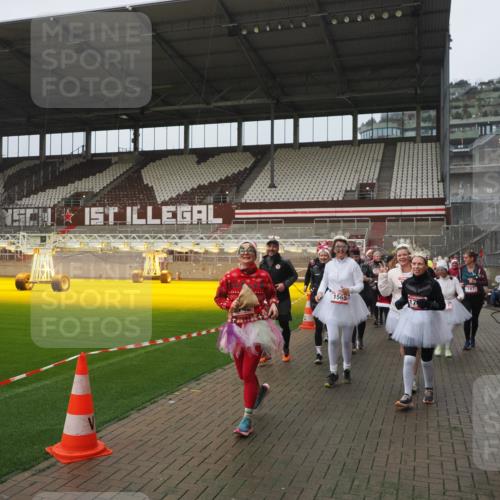 07.12.2025 - St. Pauli X-Mass-Run No. 15 Fabian Wolf http://msf.ph/oto/9416674 07.12.2025 11:11:17 Ziel 182, 190, 411, 697, 698, 777, 787, 788, 812, 815, 817, 832, 841, 909, 1145, 1146, 1147, 1518, 1519, 1557, 1565, 1568, 1619, 1707, 2258, 2742, 4801, 4805, 4806, 4810, 4813, 5005, 5006 meine-sportfotos.de