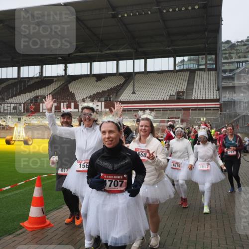 07.12.2025 - St. Pauli X-Mass-Run No. 15 Fabian Wolf http://msf.ph/oto/9416683 07.12.2025 11:11:19 Ziel 171, 182, 190, 411, 697, 698, 777, 787, 788, 812, 815, 817, 832, 841, 909, 1145, 1146, 1147, 1518, 1519, 1557, 1565, 1568, 1619, 1707, 1770, 2258, 2742, 4801, 4805, 4806, 4810, 4813, 5005, 5006 meine-sportfotos.de