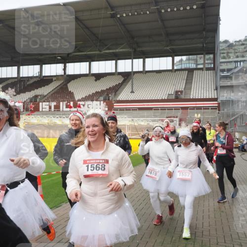 07.12.2025 - St. Pauli X-Mass-Run No. 15 Fabian Wolf http://msf.ph/oto/9416686 07.12.2025 11:11:19 Ziel 171, 182, 190, 411, 697, 698, 777, 787, 788, 812, 815, 817, 832, 841, 909, 1145, 1146, 1147, 1518, 1519, 1557, 1565, 1568, 1619, 1707, 1770, 2258, 2742, 4801, 4805, 4806, 4810, 4813, 5005, 5006 meine-sportfotos.de