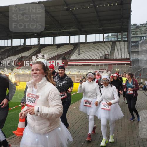 07.12.2025 - St. Pauli X-Mass-Run No. 15 Fabian Wolf http://msf.ph/oto/9416687 07.12.2025 11:11:19 Ziel 171, 182, 190, 411, 697, 698, 777, 787, 788, 812, 815, 817, 832, 841, 909, 1145, 1146, 1147, 1518, 1519, 1557, 1565, 1568, 1619, 1707, 1770, 2258, 2742, 4801, 4805, 4806, 4810, 4813, 5005, 5006 meine-sportfotos.de