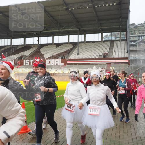 07.12.2025 - St. Pauli X-Mass-Run No. 15 Fabian Wolf http://msf.ph/oto/9416689 07.12.2025 11:11:20 Ziel 171, 182, 190, 411, 697, 698, 777, 787, 788, 812, 815, 817, 832, 841, 909, 1145, 1146, 1147, 1518, 1519, 1557, 1565, 1568, 1619, 1707, 1770, 2258, 2742, 4801, 4805, 4806, 4810, 4813, 5005, 5006 meine-sportfotos.de